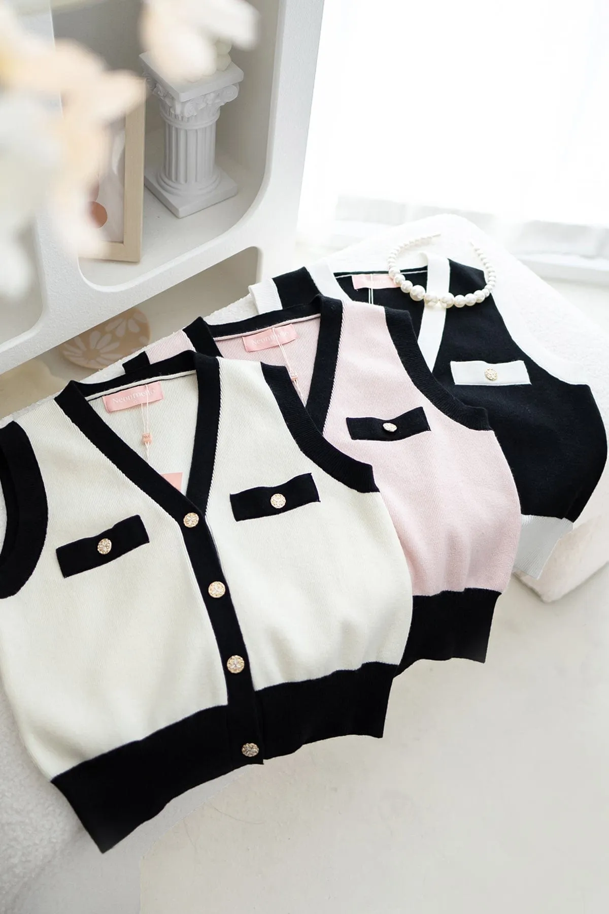 CHARM CONTRAST KNIT TOP IN CREAM WHITE