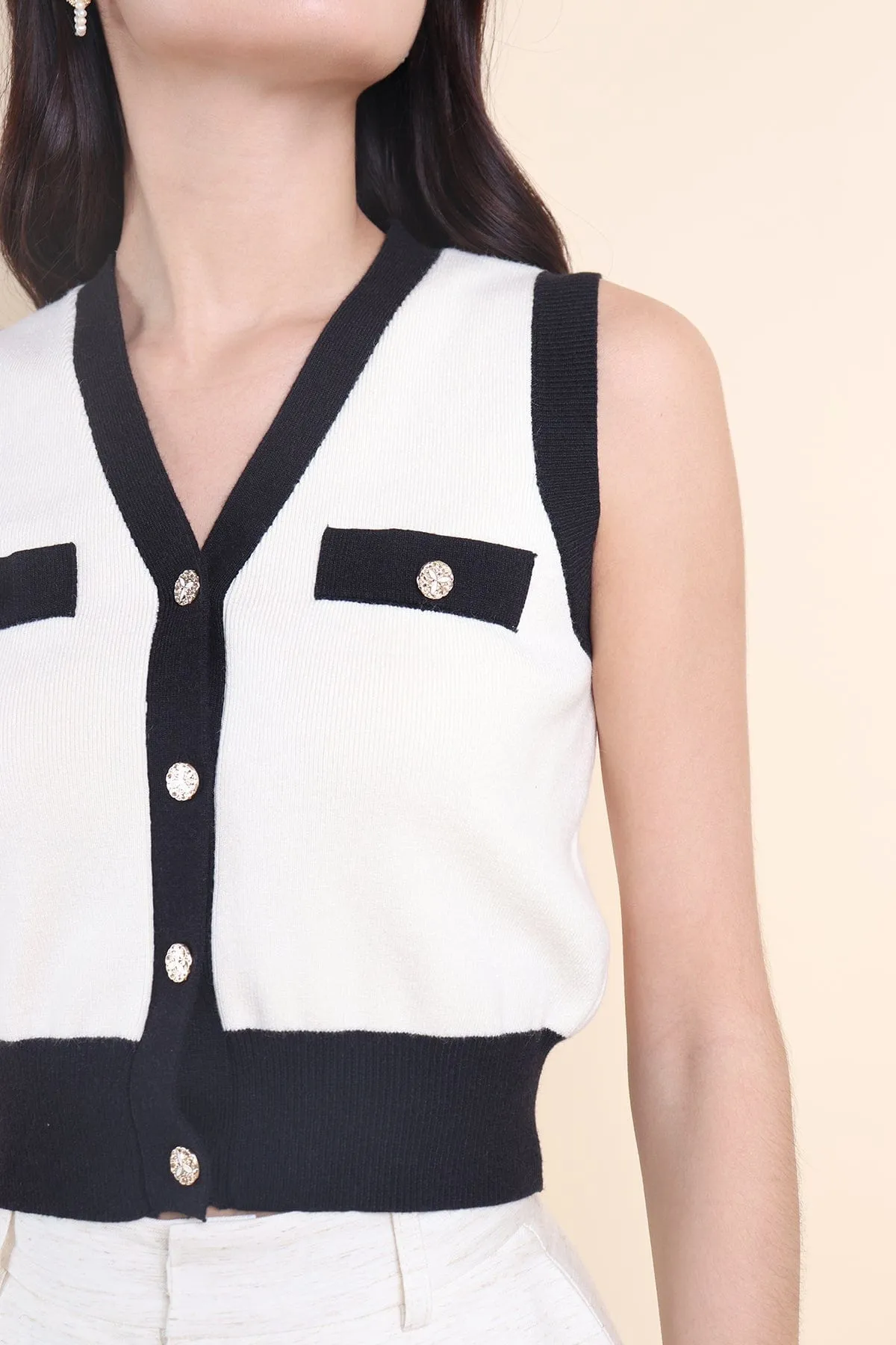 CHARM CONTRAST KNIT TOP IN CREAM WHITE