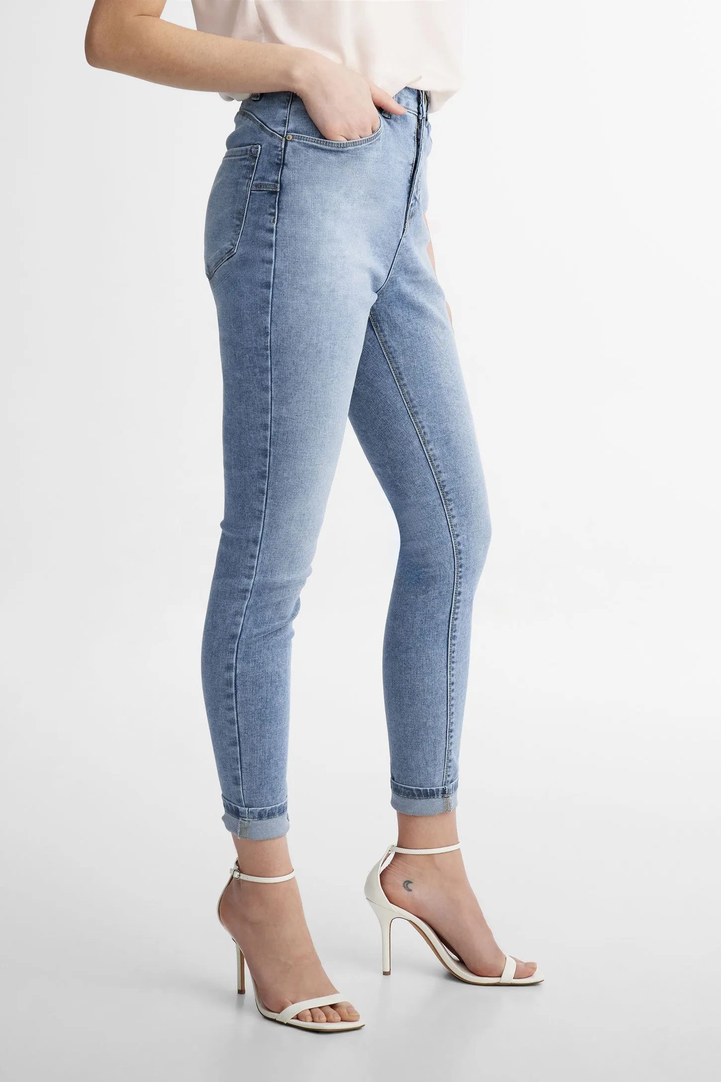 Jeans taille haute coupe ajustée en Lyocell - Femme
