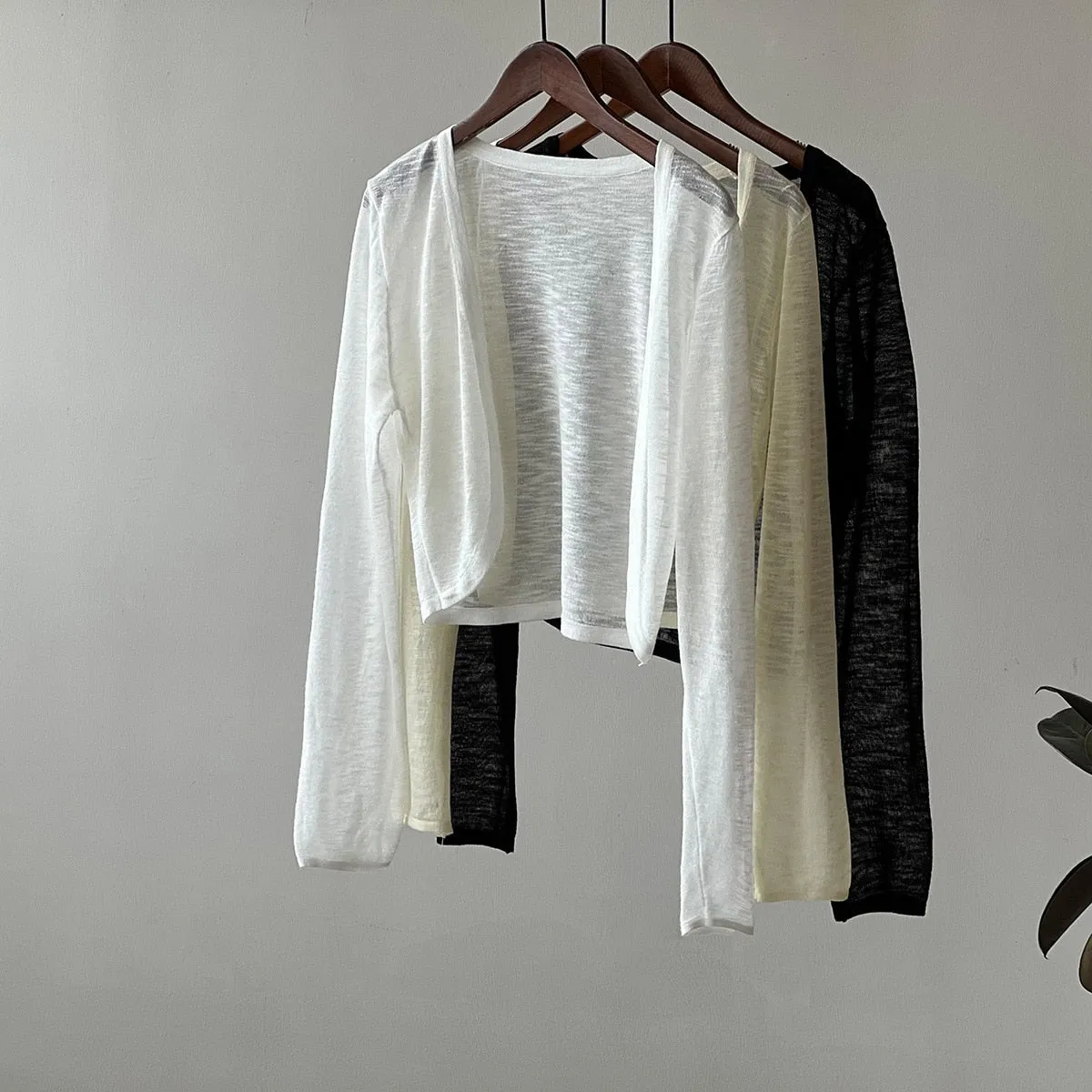 [Korean Style] 3 Colors Breathable See-through Fine Knit Crop Cardigan