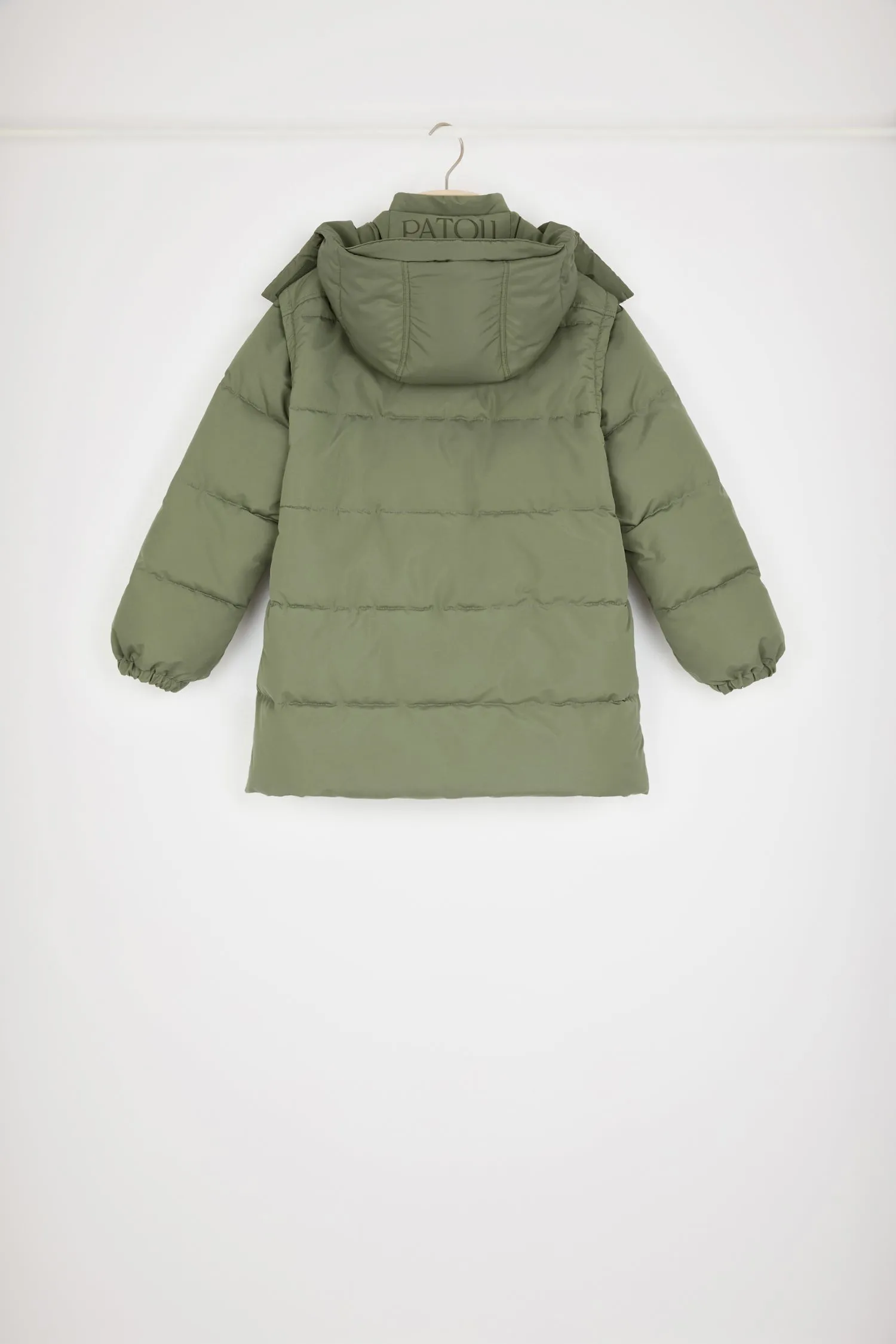 Puffer coat with detachable sleeves in recycled polyester