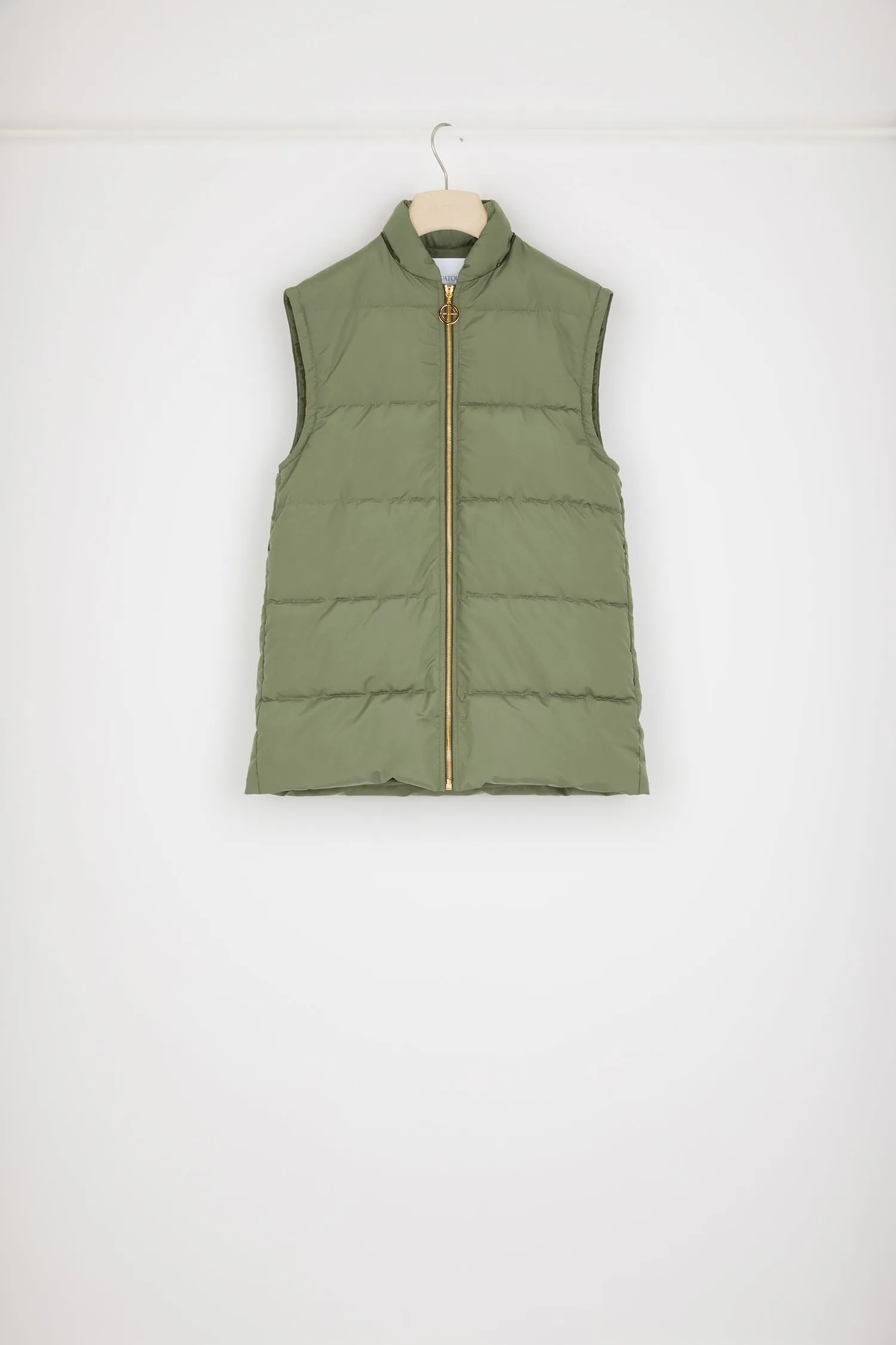 Puffer coat with detachable sleeves in recycled polyester