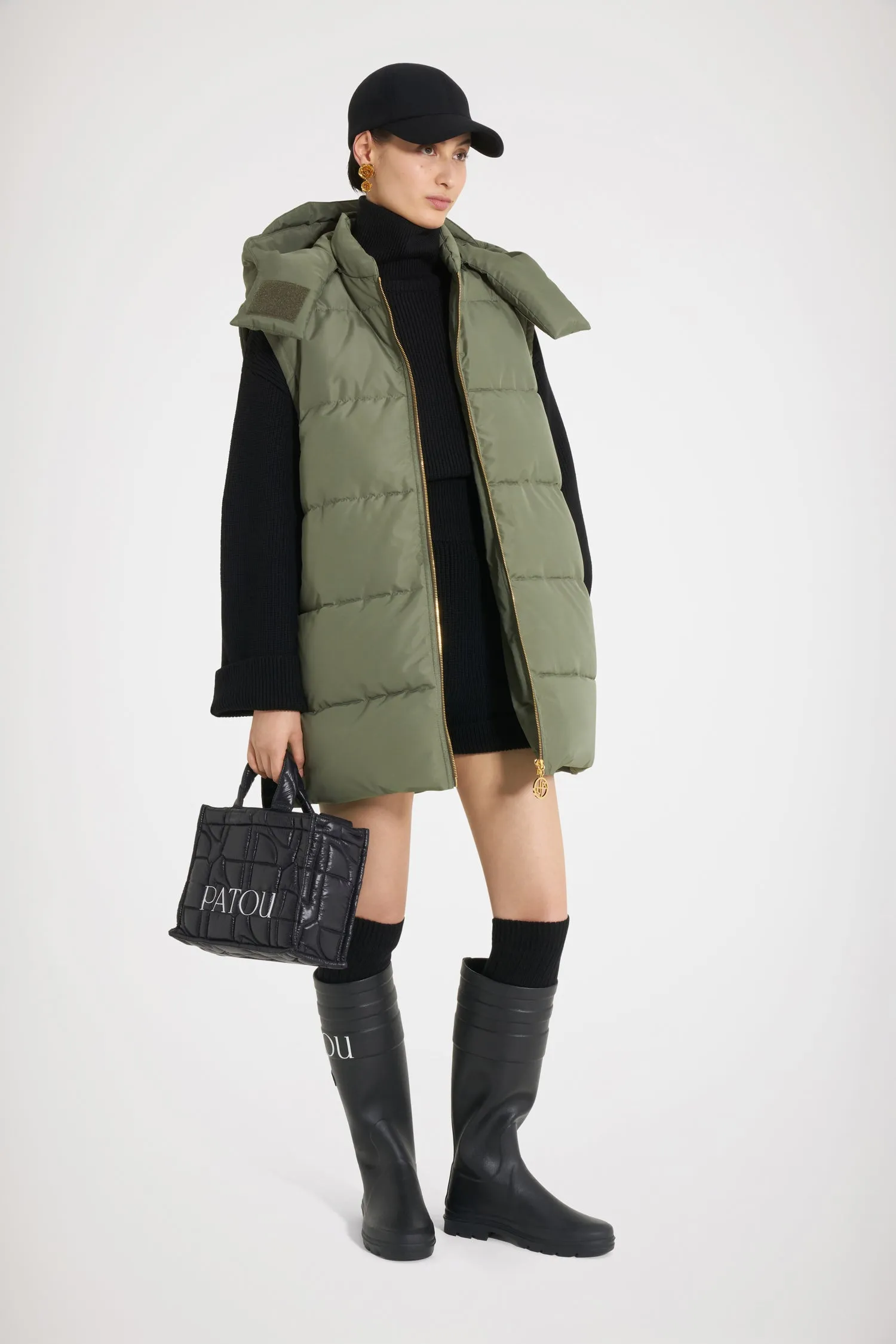 Puffer coat with detachable sleeves in recycled polyester