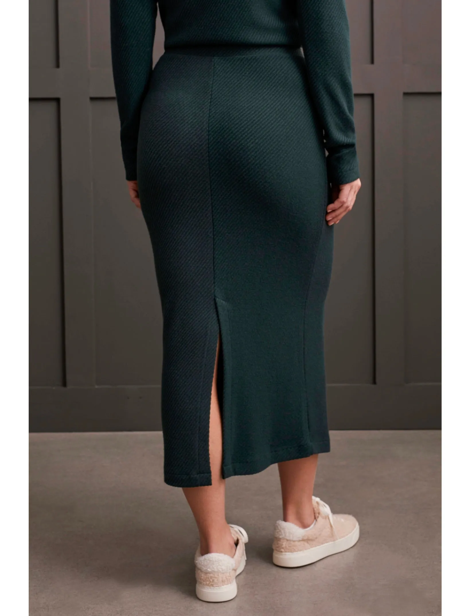 PULL-ON MIDI SKIRT