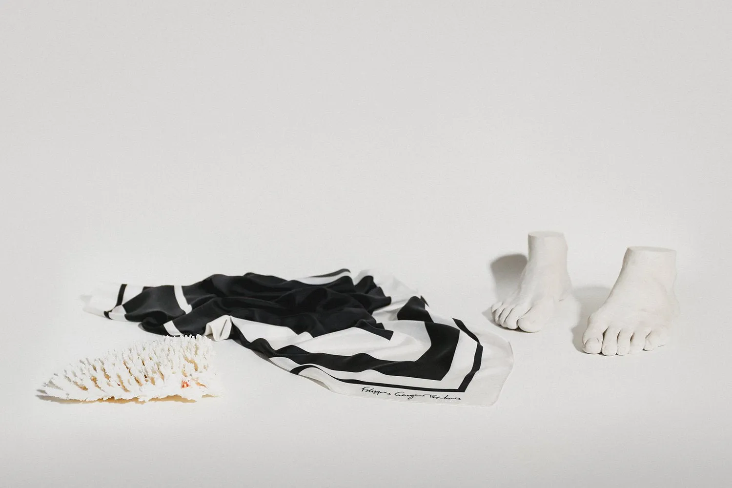 "B&W Perspective Square" scarf 90