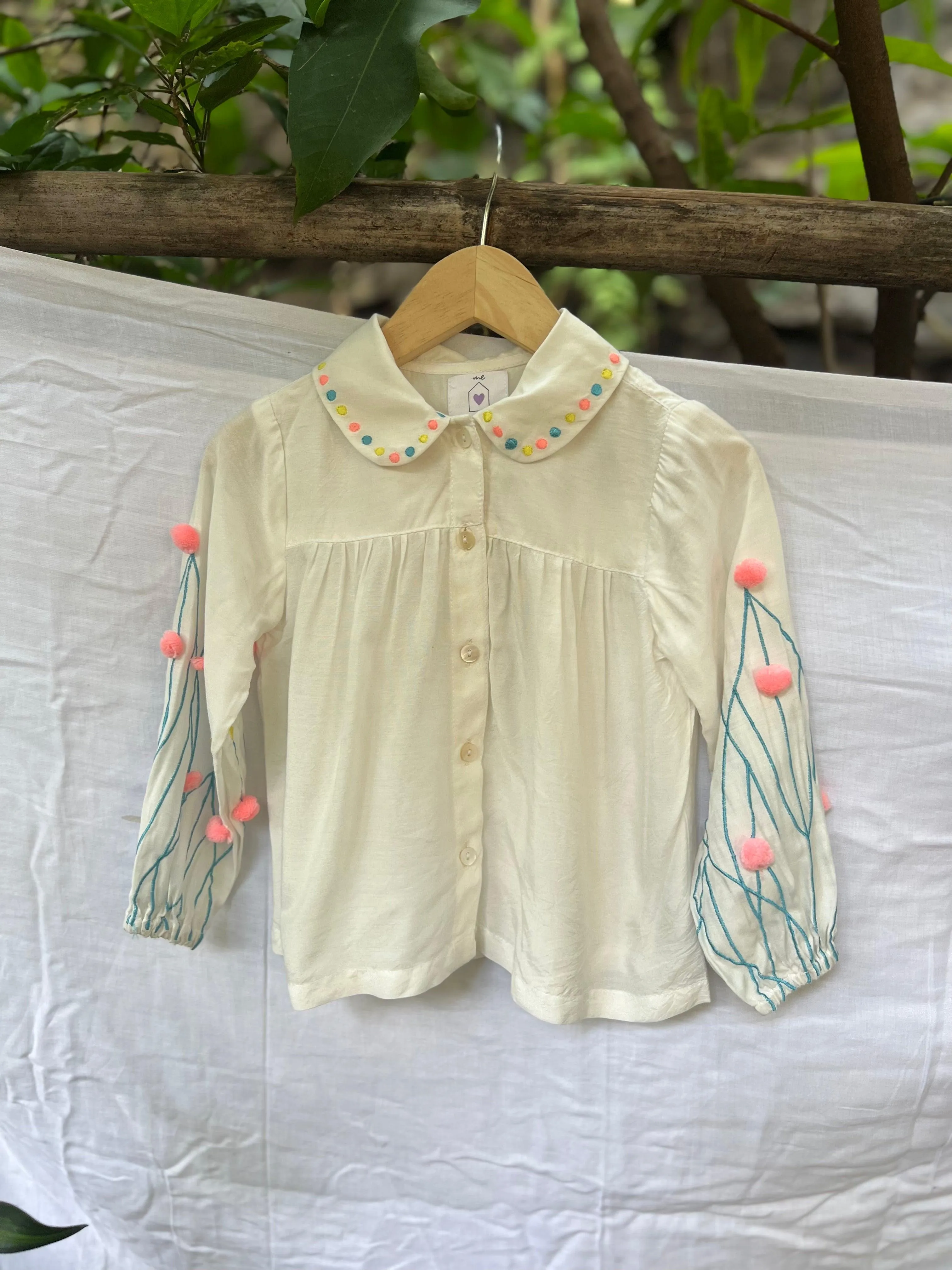 WHITE POMPOM TOP